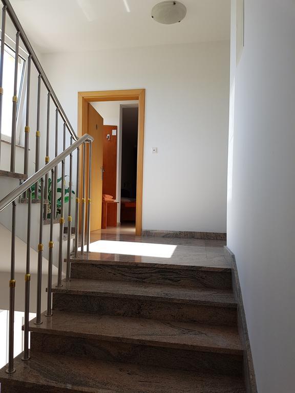 Guesthouse Villa Adria Malinska Exteriör bild