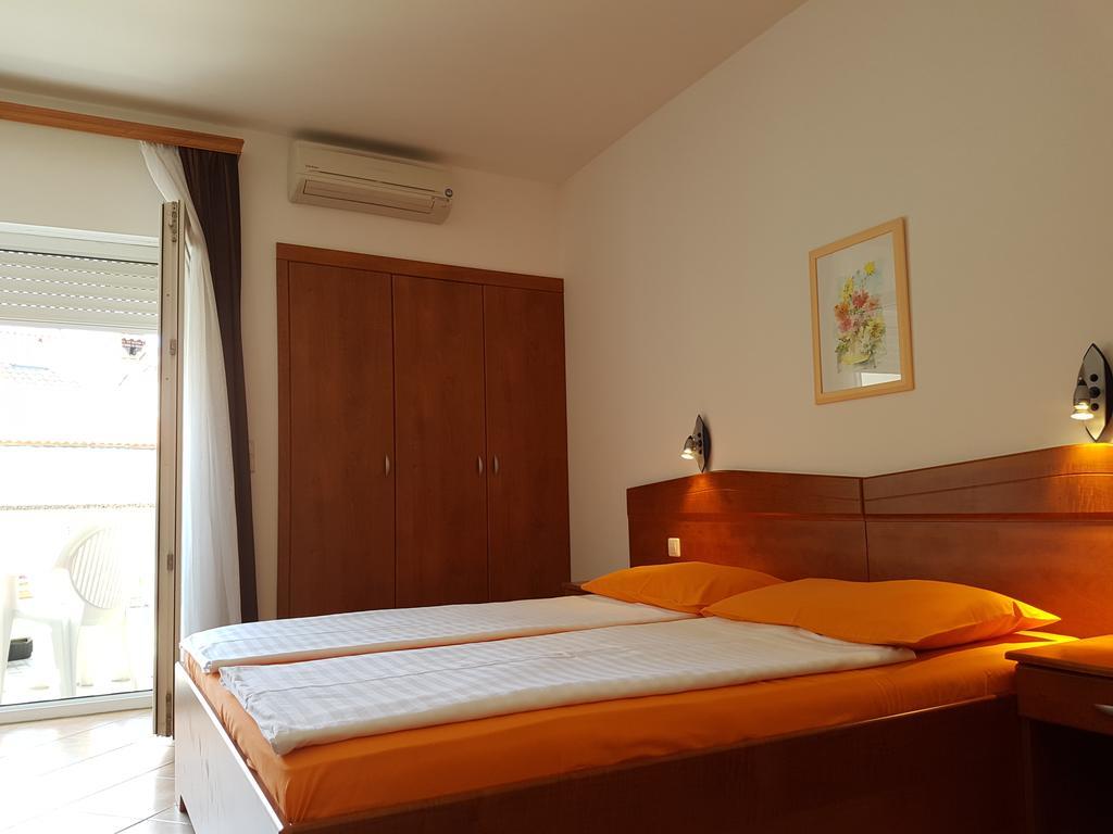 Guesthouse Villa Adria Malinska Exteriör bild