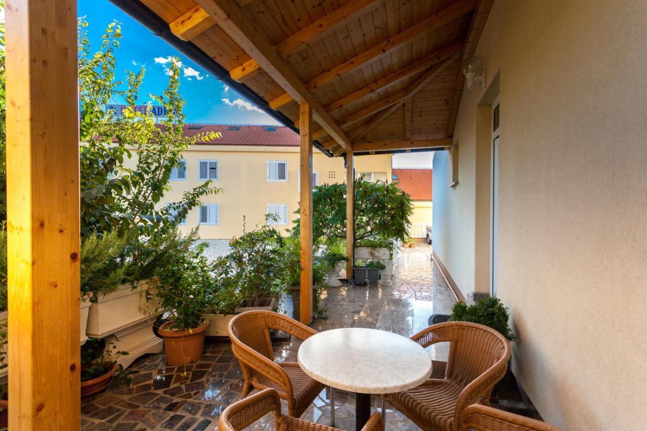 Guesthouse Villa Adria Malinska Exteriör bild